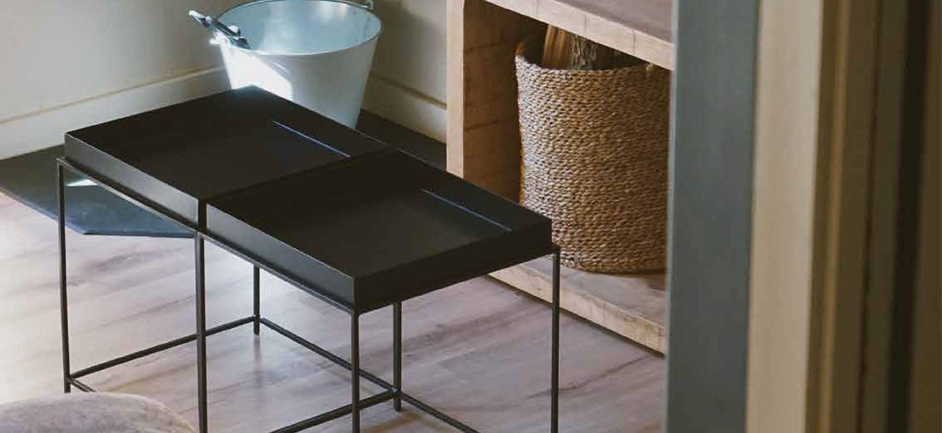 Metal coffee table and basket next to the TV unit